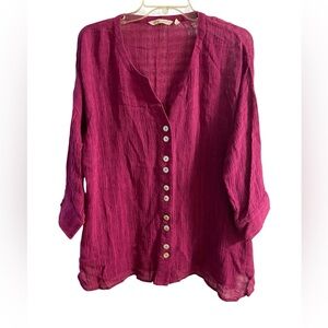 Soft Surroundings Magenta button up Top Medium Petite‎
